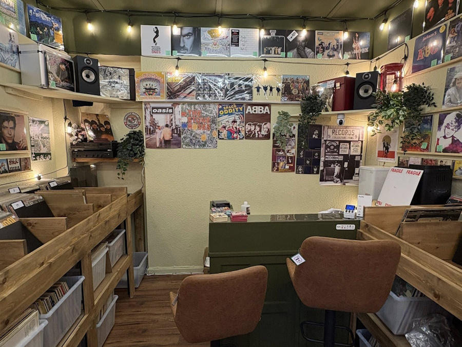 Retro Vintage Vinyl shop in Dolgellau