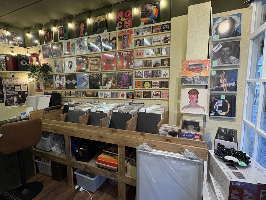 Retro Vintage Vinyl shop in Dolgellau