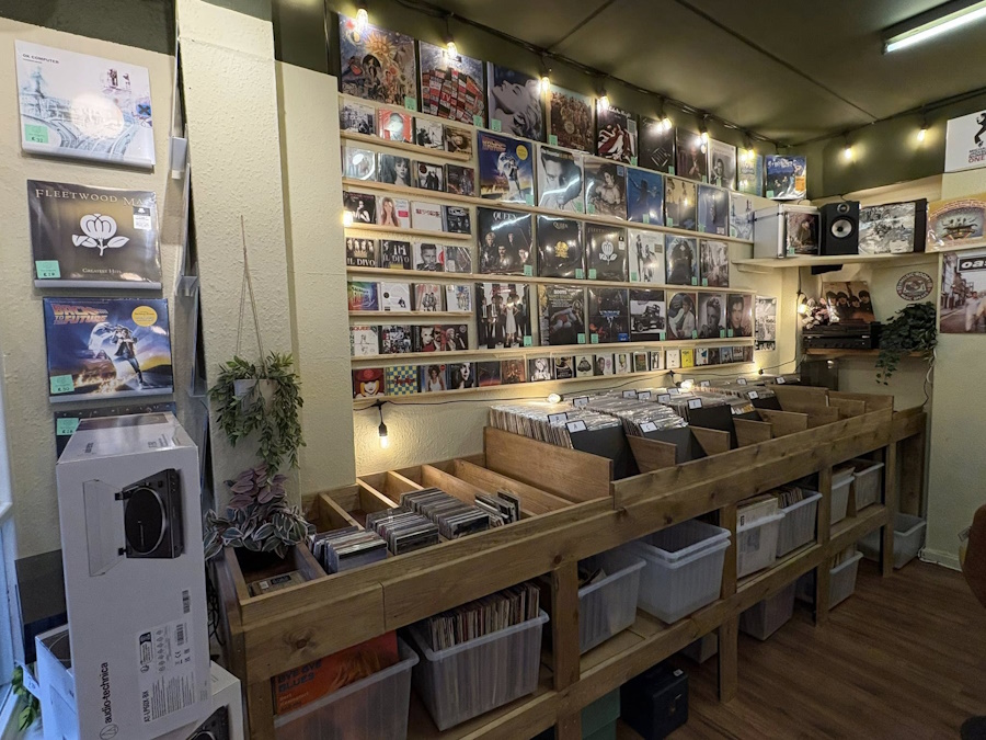 Retro Vintage Vinyl shop in Dolgellau